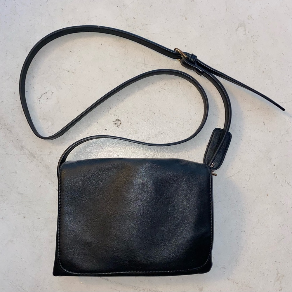 Denver Hayes Black Leather Purse